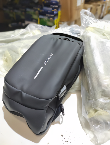 BLACKSHIELD™ - Mochila Bandolera con Sistema Antirrobo